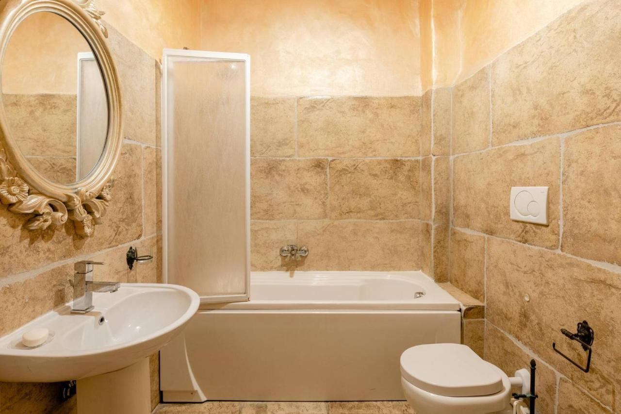 Rome Right In The Ancient Historical Center Two Bedrooms Two Bath, Up To 6 Pax Esterno foto